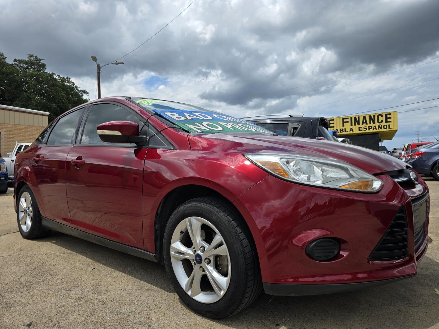 2014 RED /BEIGE FORD FOCUS SE SE (1FADP3F24EL) , AUTO transmission, located at 2660 S.Garland Avenue, Garland, TX, 75041, (469) 298-3118, 32.885387, -96.656776 - Welcome to DallasAutos4Less, one of the Premier BUY HERE PAY HERE Dealers in the North Dallas Area. We specialize in financing to people with NO CREDIT or BAD CREDIT. We need proof of income, proof of residence, and a ID. Come buy your new car from us today!! This is a Very clean 2014 FORD FOCUS - Photo#1