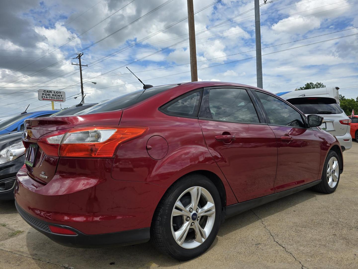 2014 RED /BEIGE FORD FOCUS SE SE (1FADP3F24EL) , AUTO transmission, located at 2660 S.Garland Avenue, Garland, TX, 75041, (469) 298-3118, 32.885387, -96.656776 - Welcome to DallasAutos4Less, one of the Premier BUY HERE PAY HERE Dealers in the North Dallas Area. We specialize in financing to people with NO CREDIT or BAD CREDIT. We need proof of income, proof of residence, and a ID. Come buy your new car from us today!! This is a Very clean 2014 FORD FOCUS - Photo#3