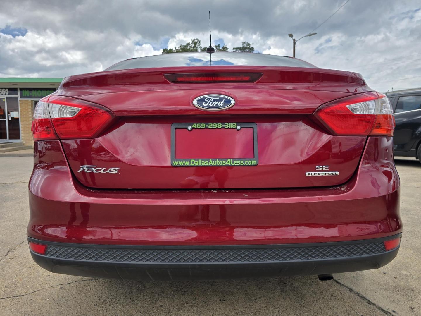 2014 RED /BEIGE FORD FOCUS SE SE (1FADP3F24EL) , AUTO transmission, located at 2660 S.Garland Avenue, Garland, TX, 75041, (469) 298-3118, 32.885387, -96.656776 - Welcome to DallasAutos4Less, one of the Premier BUY HERE PAY HERE Dealers in the North Dallas Area. We specialize in financing to people with NO CREDIT or BAD CREDIT. We need proof of income, proof of residence, and a ID. Come buy your new car from us today!! This is a Very clean 2014 FORD FOCUS - Photo#4