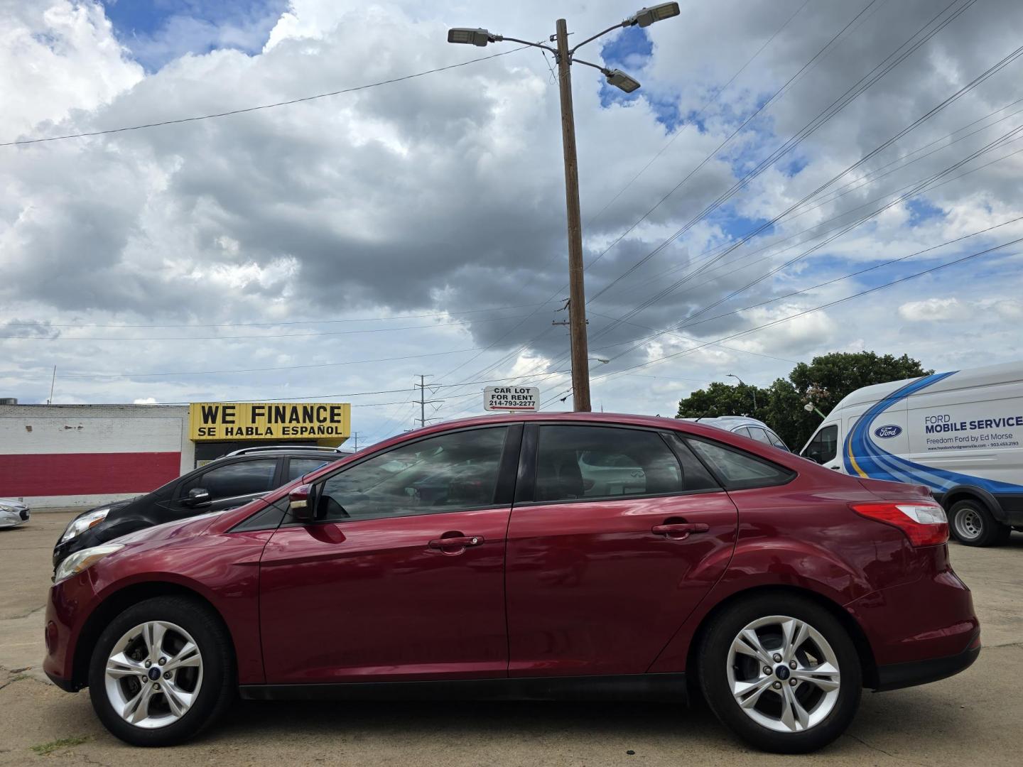 2014 RED /BEIGE FORD FOCUS SE SE (1FADP3F24EL) , AUTO transmission, located at 2660 S.Garland Avenue, Garland, TX, 75041, (469) 298-3118, 32.885387, -96.656776 - Welcome to DallasAutos4Less, one of the Premier BUY HERE PAY HERE Dealers in the North Dallas Area. We specialize in financing to people with NO CREDIT or BAD CREDIT. We need proof of income, proof of residence, and a ID. Come buy your new car from us today!! This is a Very clean 2014 FORD FOCUS - Photo#6