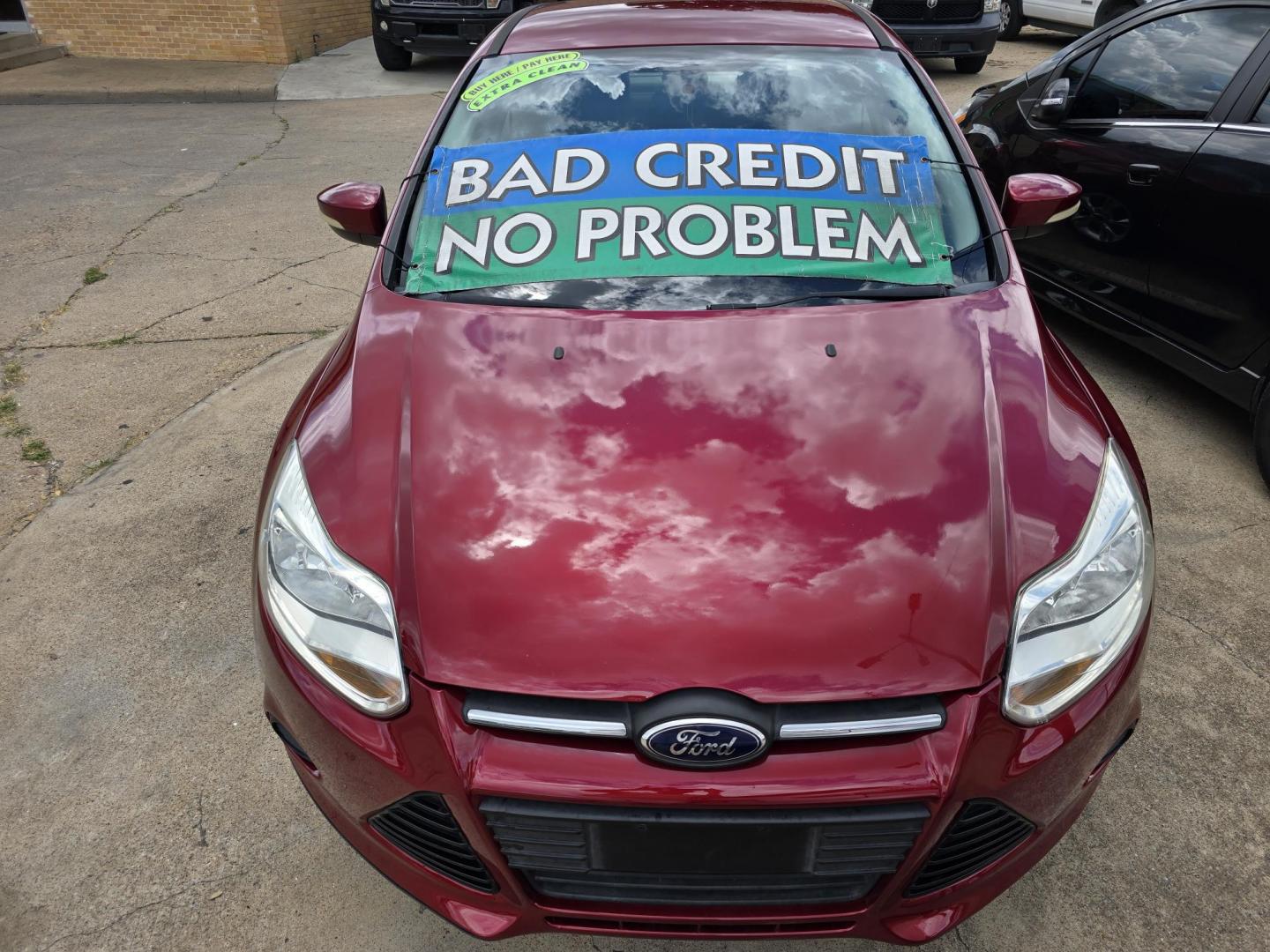 2014 RED /BEIGE FORD FOCUS SE SE (1FADP3F24EL) , AUTO transmission, located at 2660 S.Garland Avenue, Garland, TX, 75041, (469) 298-3118, 32.885387, -96.656776 - Welcome to DallasAutos4Less, one of the Premier BUY HERE PAY HERE Dealers in the North Dallas Area. We specialize in financing to people with NO CREDIT or BAD CREDIT. We need proof of income, proof of residence, and a ID. Come buy your new car from us today!! This is a Very clean 2014 FORD FOCUS - Photo#8