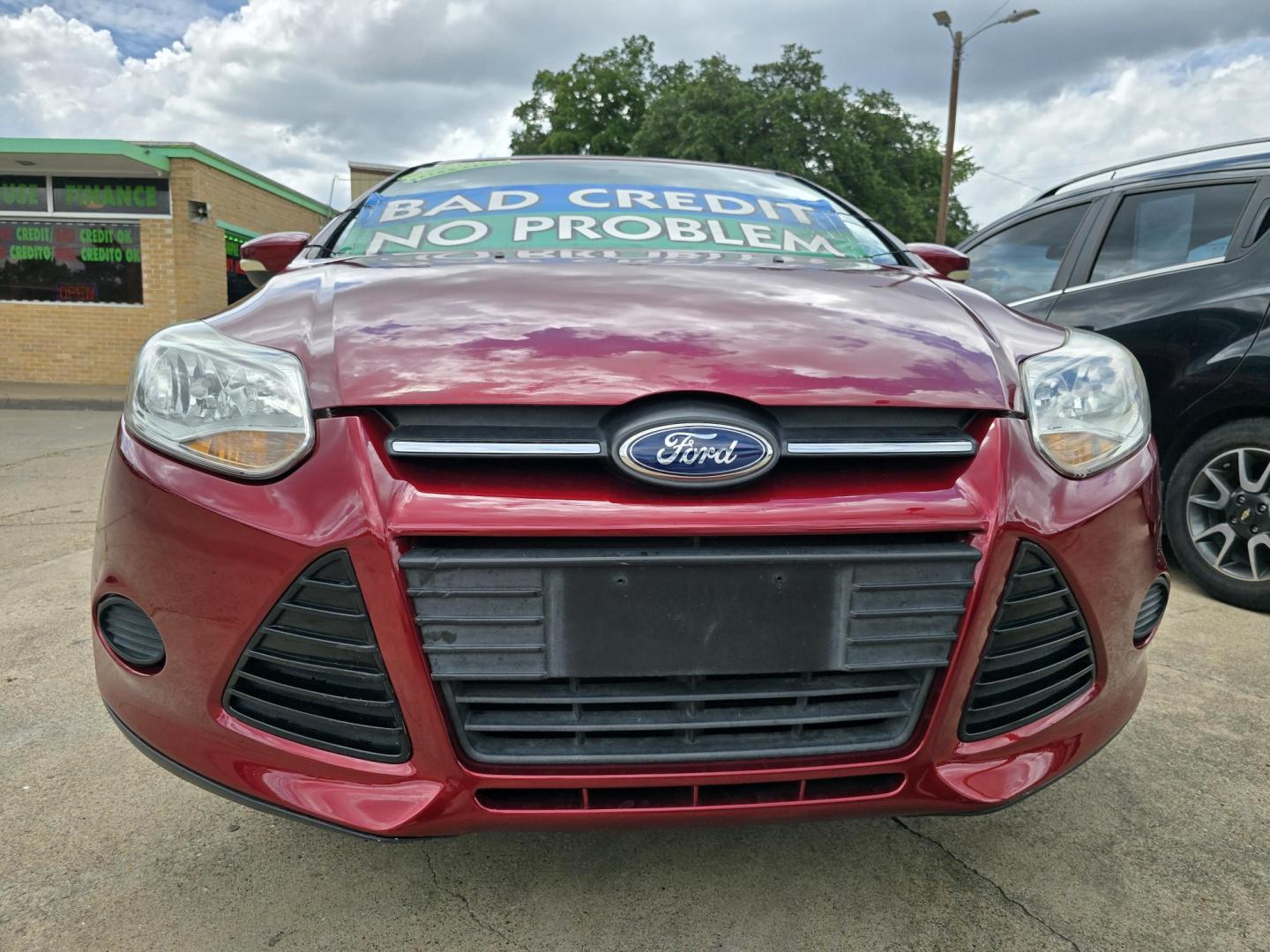 2014 RED /BEIGE FORD FOCUS SE SE (1FADP3F24EL) , AUTO transmission, located at 2660 S.Garland Avenue, Garland, TX, 75041, (469) 298-3118, 32.885387, -96.656776 - Welcome to DallasAutos4Less, one of the Premier BUY HERE PAY HERE Dealers in the North Dallas Area. We specialize in financing to people with NO CREDIT or BAD CREDIT. We need proof of income, proof of residence, and a ID. Come buy your new car from us today!! This is a Very clean 2014 FORD FOCUS - Photo#9