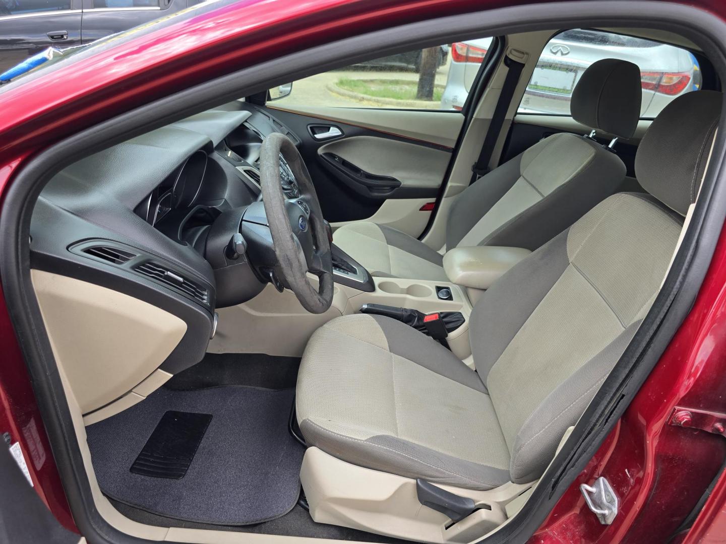 2014 RED /BEIGE FORD FOCUS SE SE (1FADP3F24EL) , AUTO transmission, located at 2660 S.Garland Avenue, Garland, TX, 75041, (469) 298-3118, 32.885387, -96.656776 - Welcome to DallasAutos4Less, one of the Premier BUY HERE PAY HERE Dealers in the North Dallas Area. We specialize in financing to people with NO CREDIT or BAD CREDIT. We need proof of income, proof of residence, and a ID. Come buy your new car from us today!! This is a Very clean 2014 FORD FOCUS - Photo#11