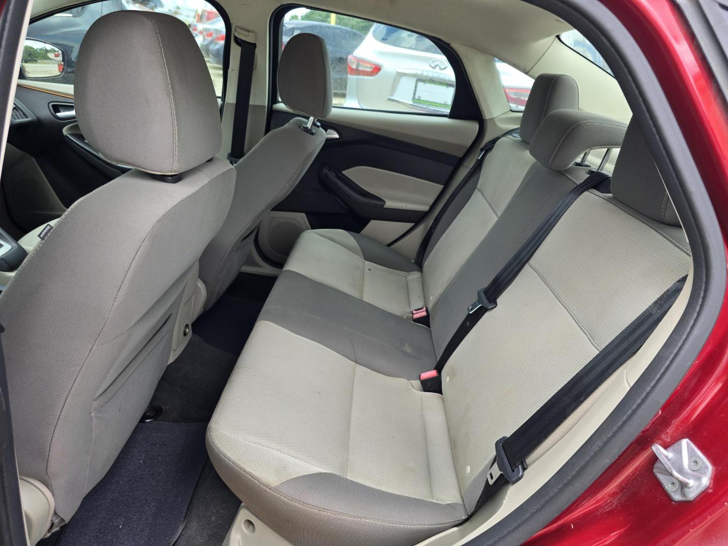 2014 RED /BEIGE FORD FOCUS SE SE (1FADP3F24EL) , AUTO transmission, located at 2660 S.Garland Avenue, Garland, TX, 75041, (469) 298-3118, 32.885387, -96.656776 - Welcome to DallasAutos4Less, one of the Premier BUY HERE PAY HERE Dealers in the North Dallas Area. We specialize in financing to people with NO CREDIT or BAD CREDIT. We need proof of income, proof of residence, and a ID. Come buy your new car from us today!! This is a Very clean 2014 FORD FOCUS - Photo#14