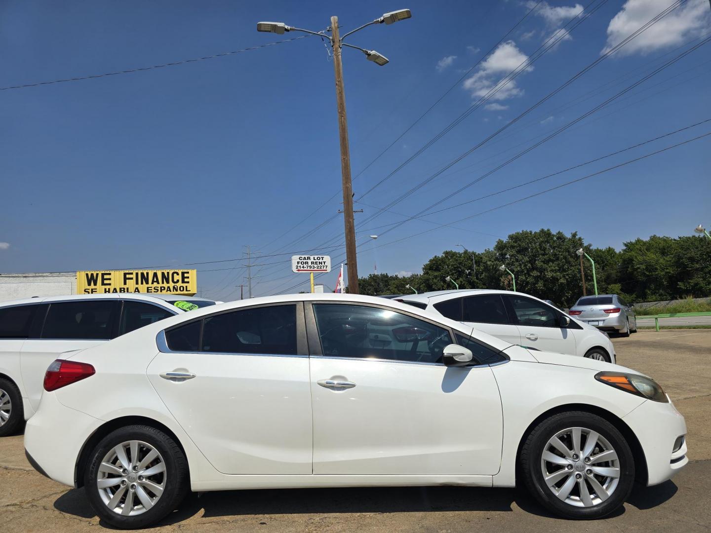 2014 DIAMOND WHITE /BLACK Kia Forte EX (KNAFX4A80E5) with an 2.0L L4 DOHC 16V engine, 6-Speed Automatic transmission, located at 2660 S.Garland Avenue, Garland, TX, 75041, (469) 298-3118, 32.885387, -96.656776 - Photo#2