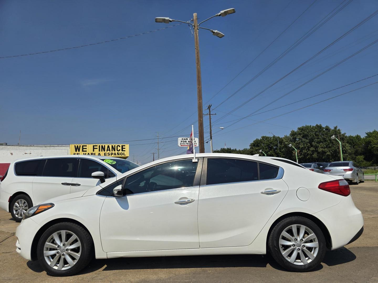 2014 DIAMOND WHITE /BLACK Kia Forte EX (KNAFX4A80E5) with an 2.0L L4 DOHC 16V engine, 6-Speed Automatic transmission, located at 2660 S.Garland Avenue, Garland, TX, 75041, (469) 298-3118, 32.885387, -96.656776 - Photo#6