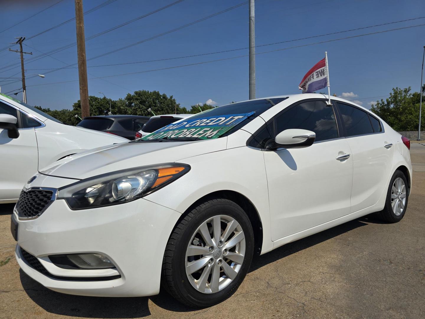 2014 DIAMOND WHITE /BLACK Kia Forte EX (KNAFX4A80E5) with an 2.0L L4 DOHC 16V engine, 6-Speed Automatic transmission, located at 2660 S.Garland Avenue, Garland, TX, 75041, (469) 298-3118, 32.885387, -96.656776 - Photo#7