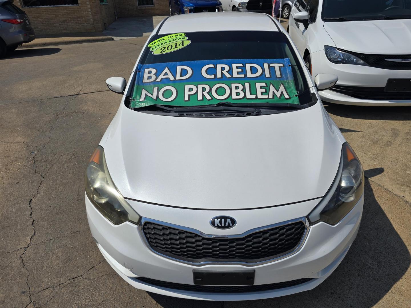 2014 DIAMOND WHITE /BLACK Kia Forte EX (KNAFX4A80E5) with an 2.0L L4 DOHC 16V engine, 6-Speed Automatic transmission, located at 2660 S.Garland Avenue, Garland, TX, 75041, (469) 298-3118, 32.885387, -96.656776 - Photo#8
