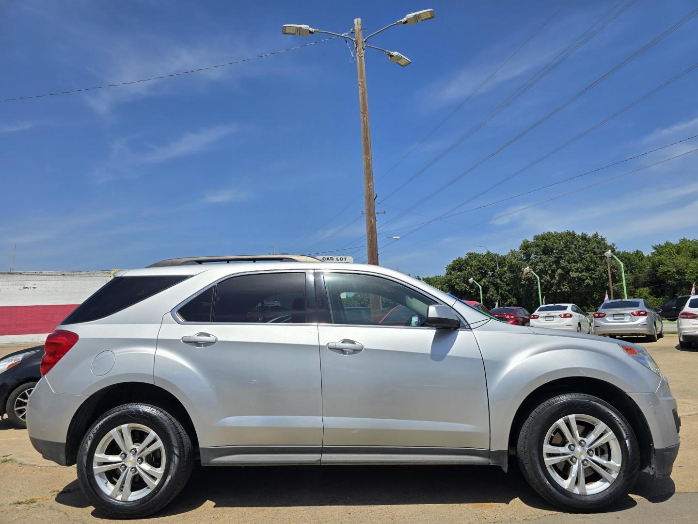 2015 SILVER Chevrolet Equinox LT (2GNALBEKXF1) with an 2.4L L4 DOHC 16V FFV engine, 6-Speed Automatic transmission, located at 2660 S.Garland Avenue, Garland, TX, 75041, (469) 298-3118, 32.885387, -96.656776 - Photo#2