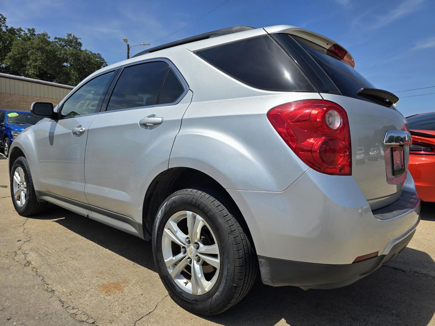2015 SILVER Chevrolet Equinox LT (2GNALBEKXF1) with an 2.4L L4 DOHC 16V FFV engine, 6-Speed Automatic transmission, located at 2660 S.Garland Avenue, Garland, TX, 75041, (469) 298-3118, 32.885387, -96.656776 - Photo#5