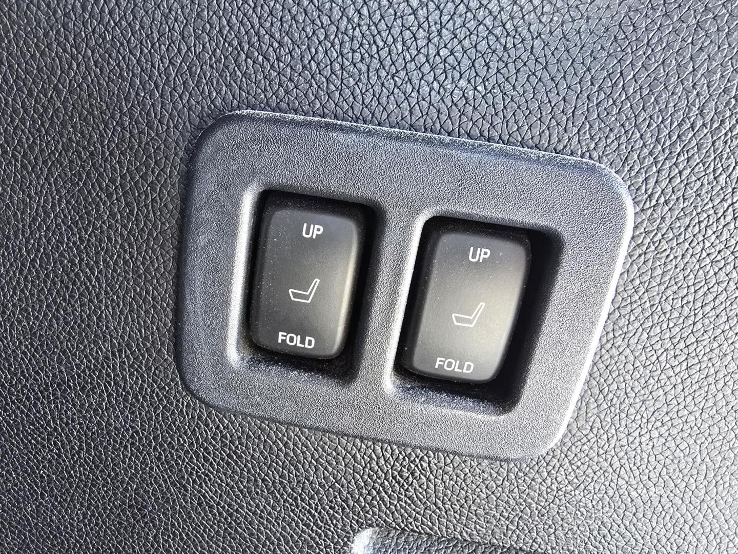 2015 GRAY Ford Expedition EL XLT (1FMJK1HT3FE) with an 3.5L V6 DOHC 24V FFV engine, 6-Speed Automatic transmission, located at 2660 S.Garland Avenue, Garland, TX, 75041, (469) 298-3118, 32.885387, -96.656776 - Photo#19