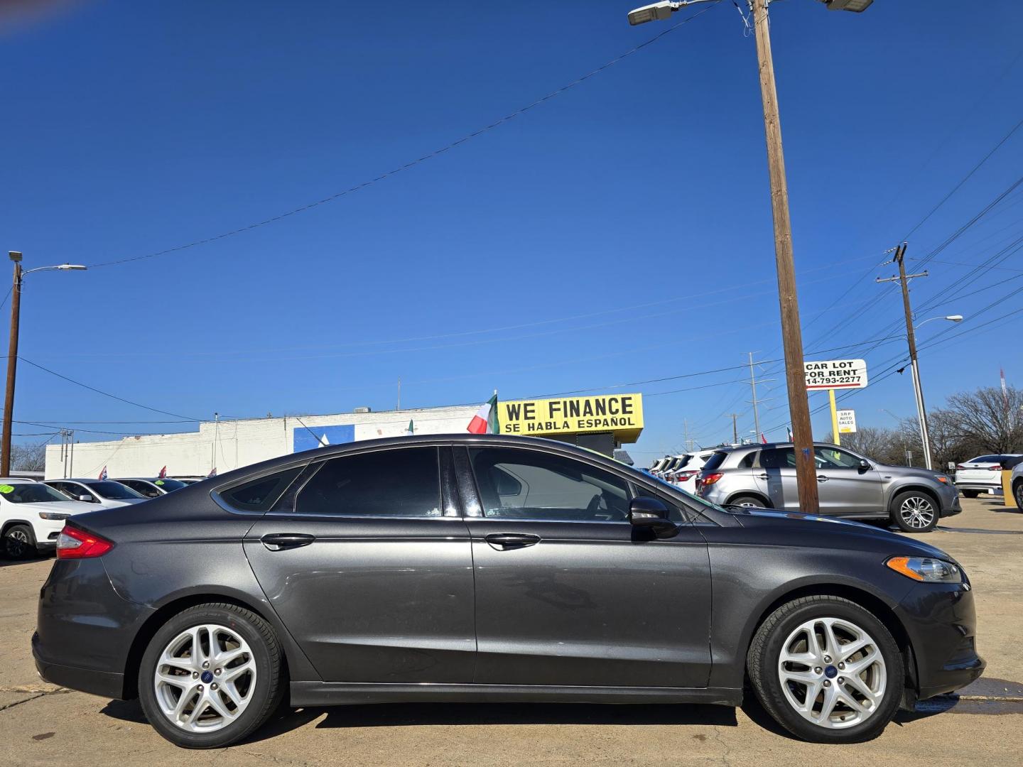 2015 GRAY Ford Fusion SE (3FA6P0H71FR) with an 2.5L L4 DOHC 16V engine, AUTO transmission, located at 2660 S.Garland Avenue, Garland, TX, 75041, (469) 298-3118, 32.885387, -96.656776 - Photo#2