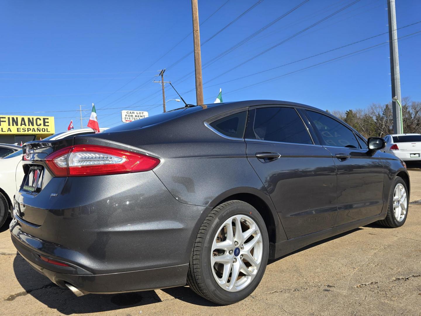 2015 GRAY Ford Fusion SE (3FA6P0H71FR) with an 2.5L L4 DOHC 16V engine, AUTO transmission, located at 2660 S.Garland Avenue, Garland, TX, 75041, (469) 298-3118, 32.885387, -96.656776 - Photo#3