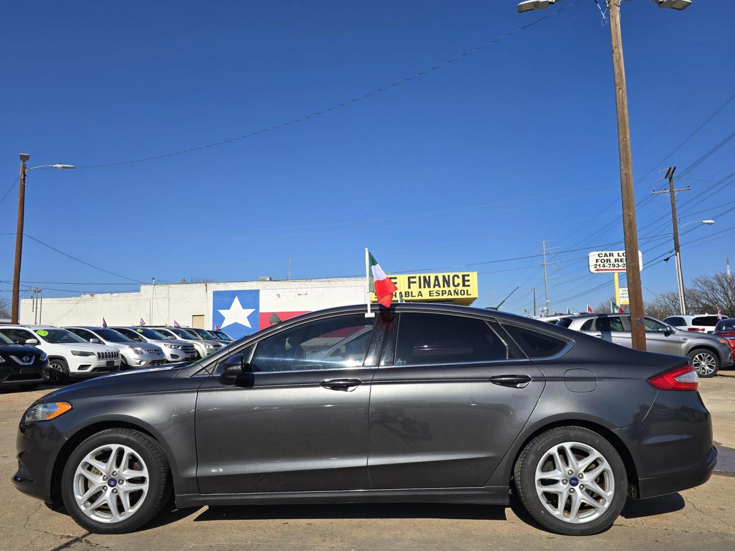 2015 GRAY Ford Fusion SE (3FA6P0H71FR) with an 2.5L L4 DOHC 16V engine, AUTO transmission, located at 2660 S.Garland Avenue, Garland, TX, 75041, (469) 298-3118, 32.885387, -96.656776 - Photo#6