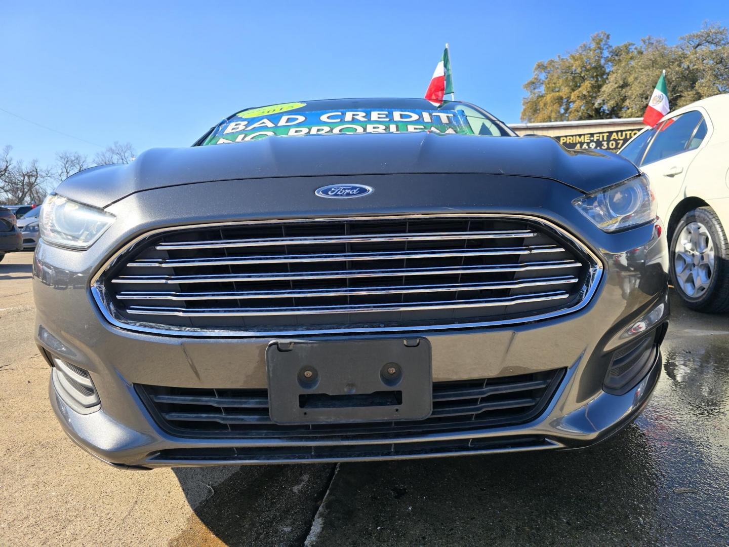 2015 GRAY Ford Fusion SE (3FA6P0H71FR) with an 2.5L L4 DOHC 16V engine, AUTO transmission, located at 2660 S.Garland Avenue, Garland, TX, 75041, (469) 298-3118, 32.885387, -96.656776 - Photo#9