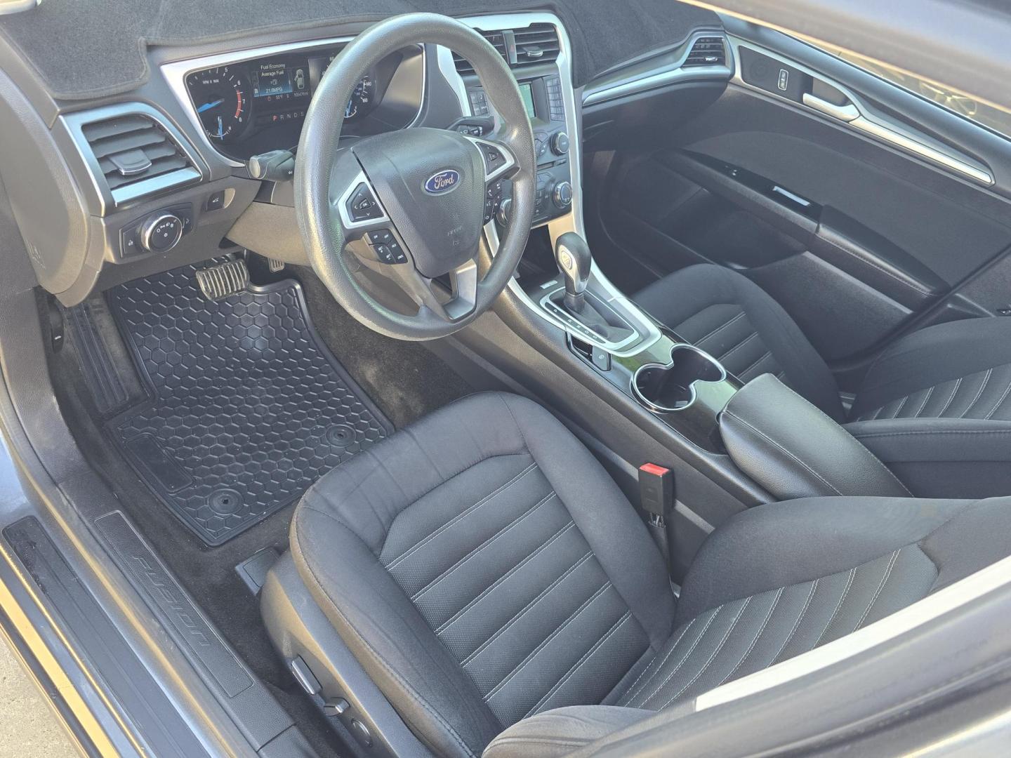 2015 GRAY Ford Fusion SE (3FA6P0H71FR) with an 2.5L L4 DOHC 16V engine, AUTO transmission, located at 2660 S.Garland Avenue, Garland, TX, 75041, (469) 298-3118, 32.885387, -96.656776 - Photo#10