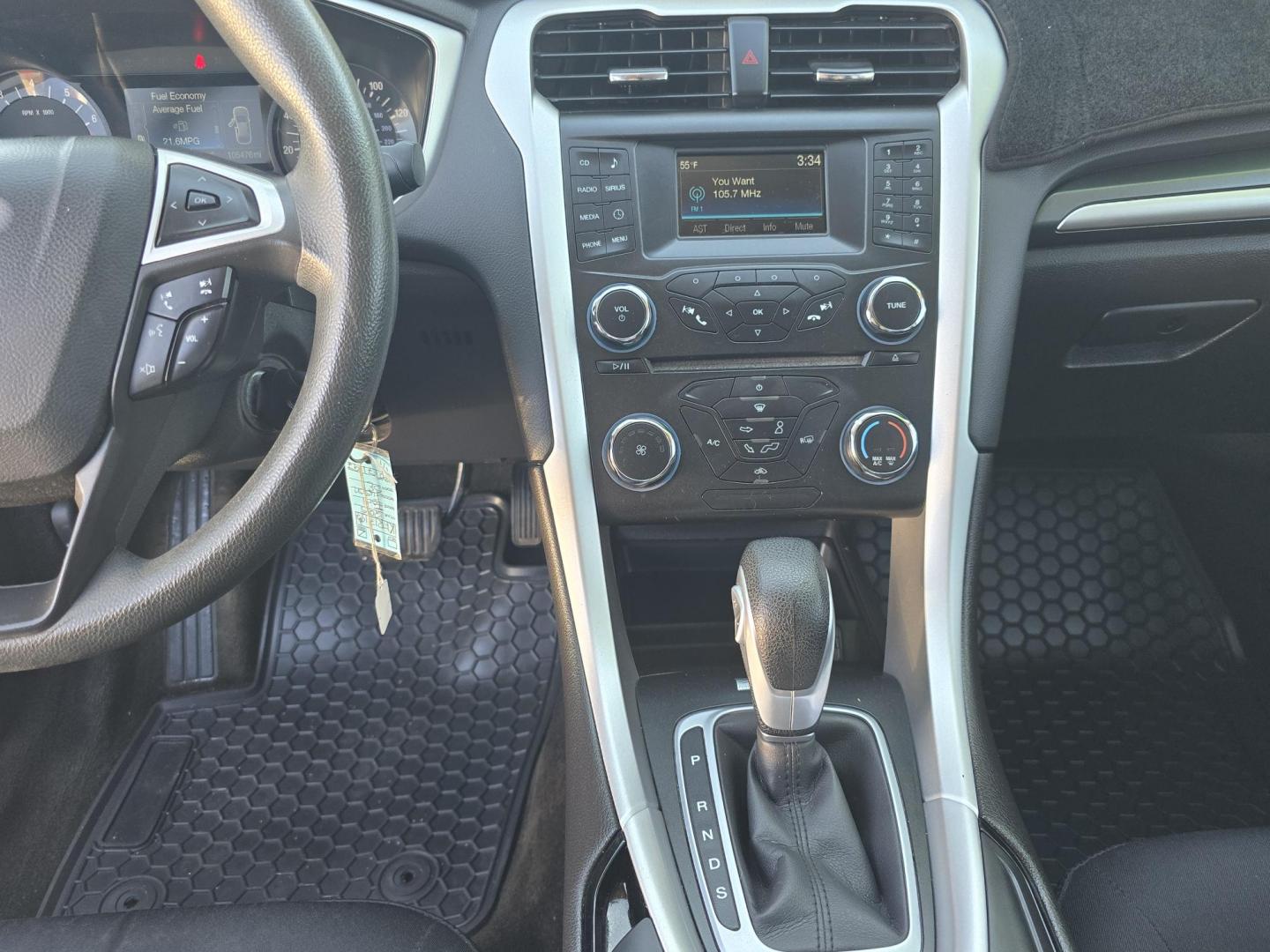 2015 GRAY Ford Fusion SE (3FA6P0H71FR) with an 2.5L L4 DOHC 16V engine, AUTO transmission, located at 2660 S.Garland Avenue, Garland, TX, 75041, (469) 298-3118, 32.885387, -96.656776 - Photo#13