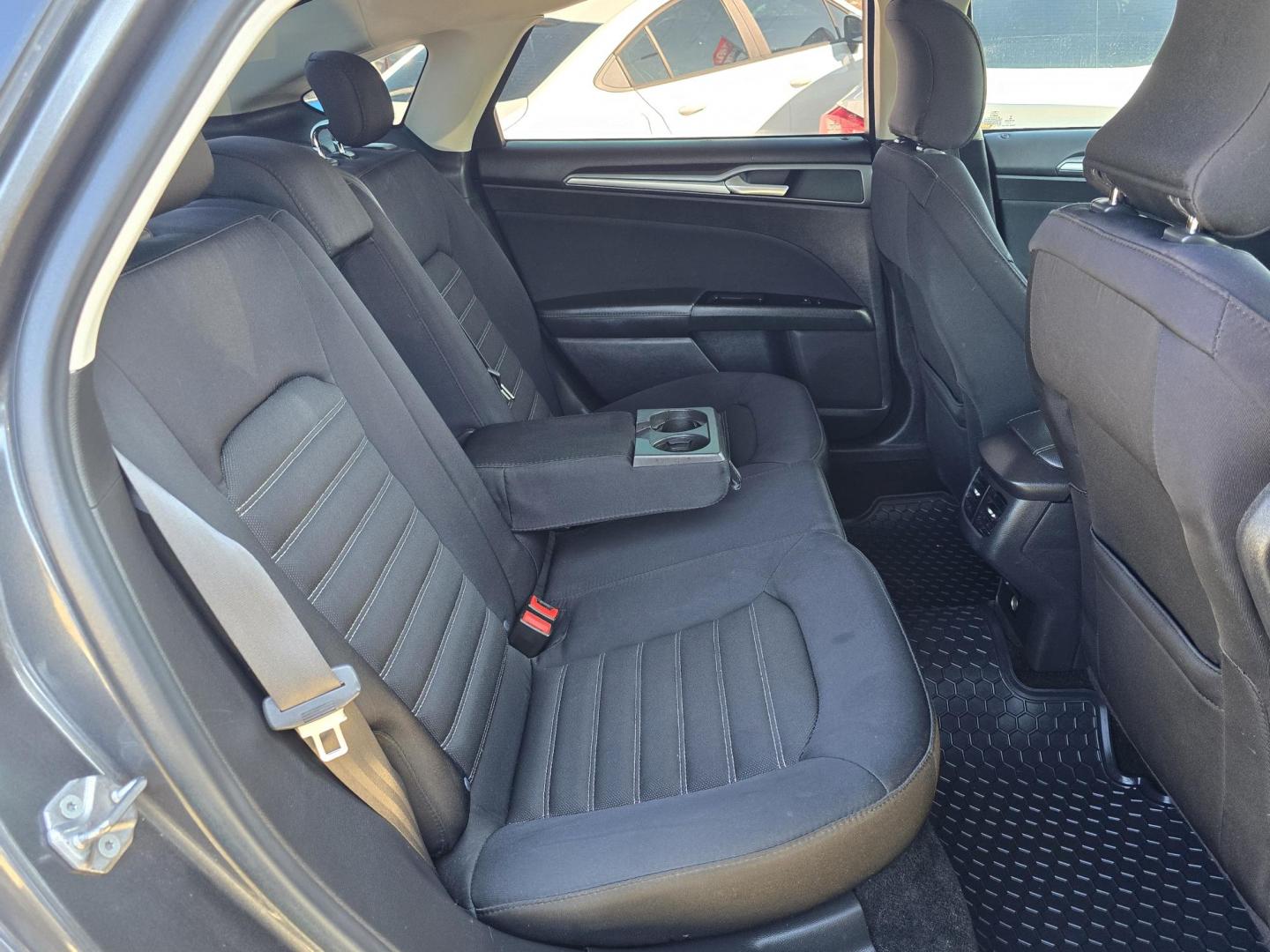 2015 GRAY Ford Fusion SE (3FA6P0H71FR) with an 2.5L L4 DOHC 16V engine, AUTO transmission, located at 2660 S.Garland Avenue, Garland, TX, 75041, (469) 298-3118, 32.885387, -96.656776 - Photo#16