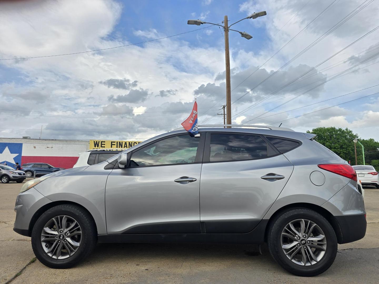 2015 GRAY Hyundai Tucson GLS (KM8JU3AG9FU) with an 2.4L L4 DOHC 16V engine, 6-Speed Automatic transmission, located at 2660 S.Garland Avenue, Garland, TX, 75041, (469) 298-3118, 32.885387, -96.656776 - Photo#6