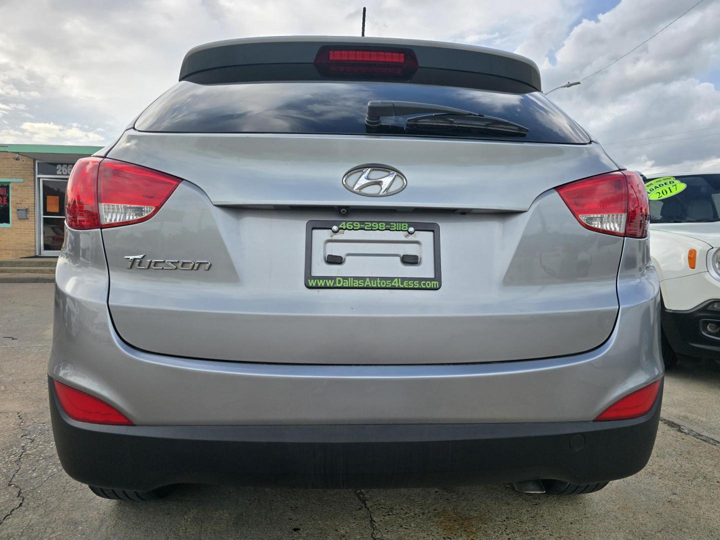 2015 GRAY Hyundai Tucson GLS (KM8JU3AG9FU) with an 2.4L L4 DOHC 16V engine, 6-Speed Automatic transmission, located at 2660 S.Garland Avenue, Garland, TX, 75041, (469) 298-3118, 32.885387, -96.656776 - Photo#4