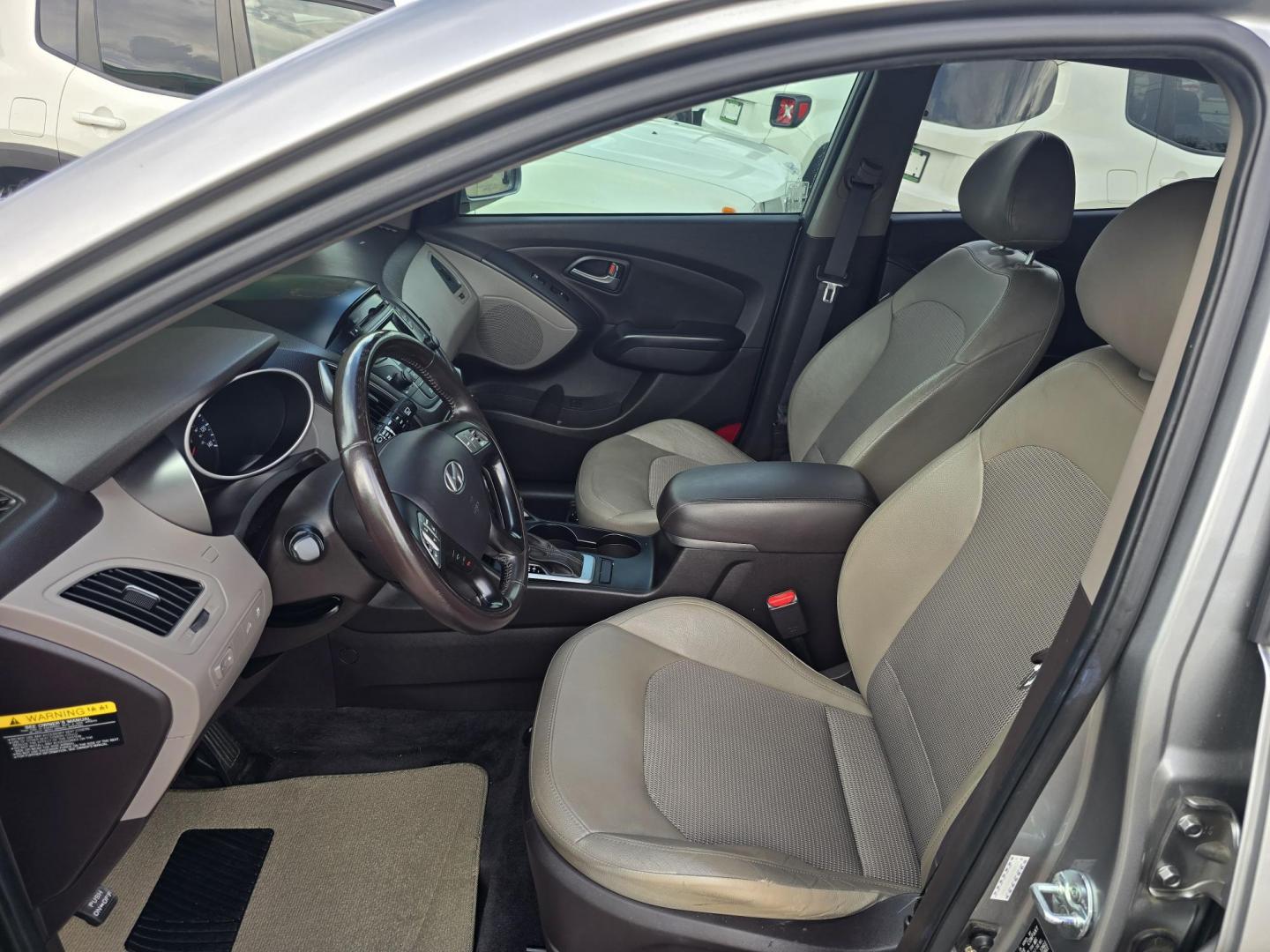 2015 GRAY Hyundai Tucson GLS (KM8JU3AG9FU) with an 2.4L L4 DOHC 16V engine, 6-Speed Automatic transmission, located at 2660 S.Garland Avenue, Garland, TX, 75041, (469) 298-3118, 32.885387, -96.656776 - Photo#11