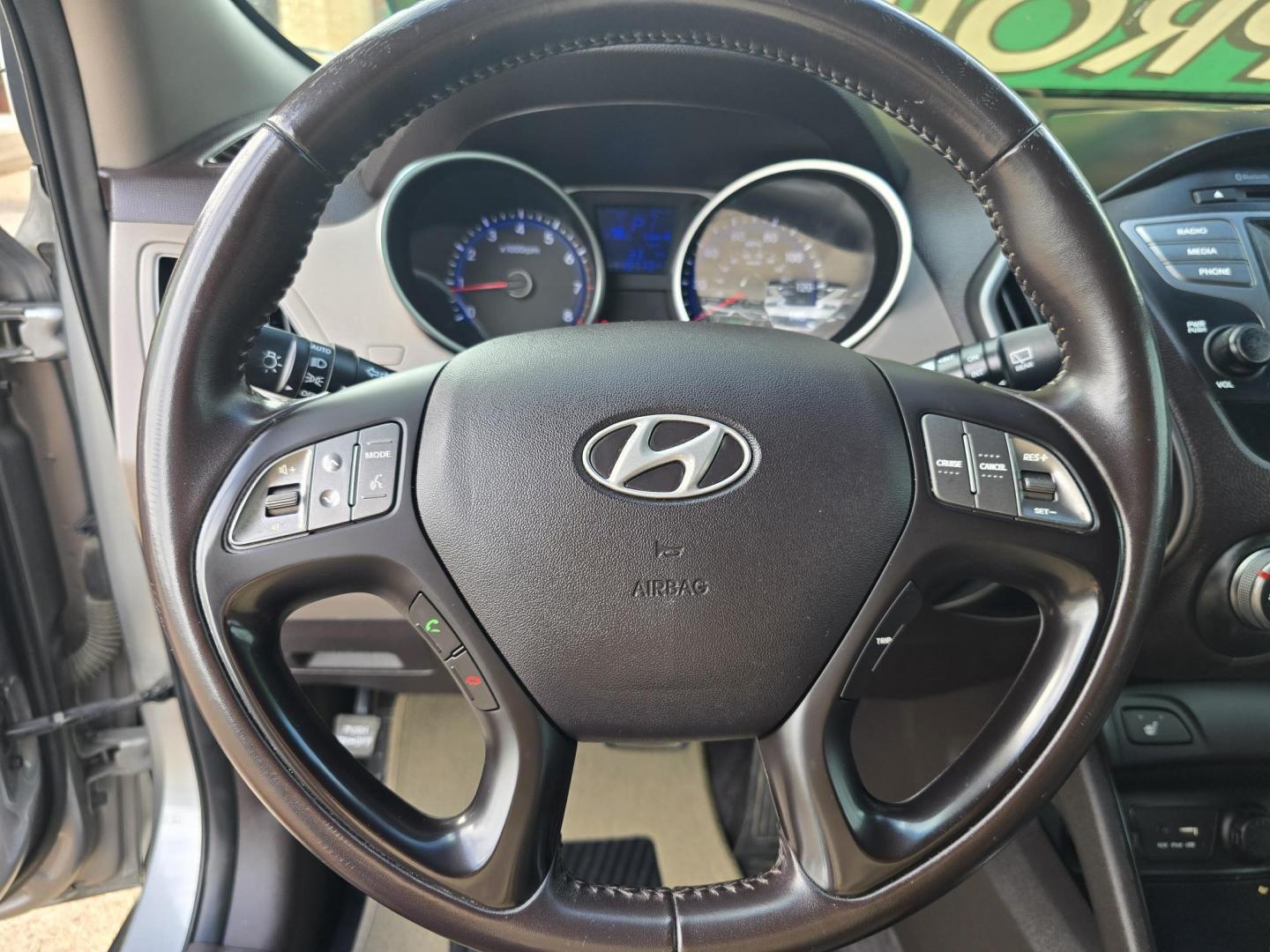 2015 GRAY Hyundai Tucson GLS (KM8JU3AG9FU) with an 2.4L L4 DOHC 16V engine, 6-Speed Automatic transmission, located at 2660 S.Garland Avenue, Garland, TX, 75041, (469) 298-3118, 32.885387, -96.656776 - Photo#12