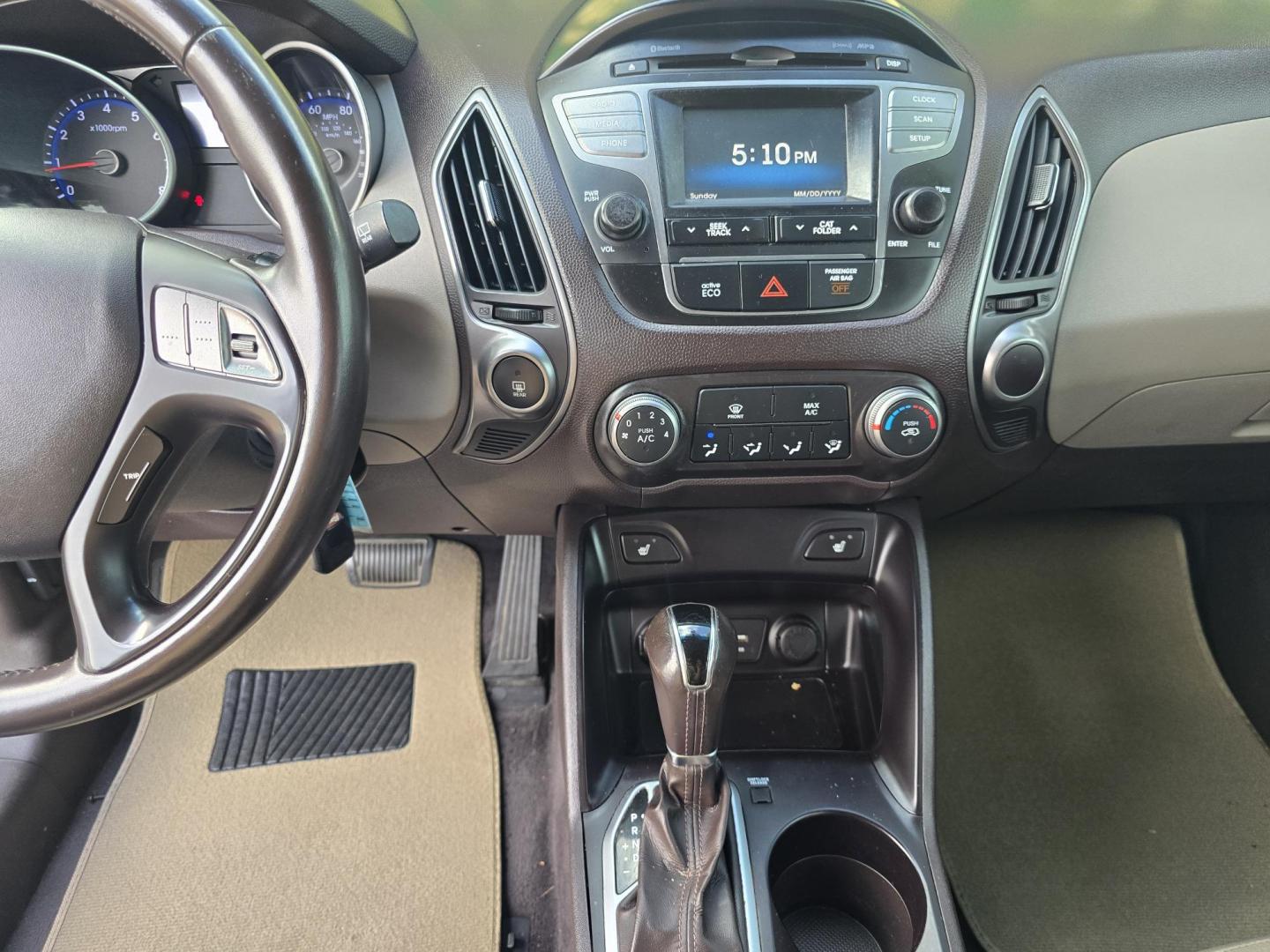 2015 GRAY Hyundai Tucson GLS (KM8JU3AG9FU) with an 2.4L L4 DOHC 16V engine, 6-Speed Automatic transmission, located at 2660 S.Garland Avenue, Garland, TX, 75041, (469) 298-3118, 32.885387, -96.656776 - Photo#13