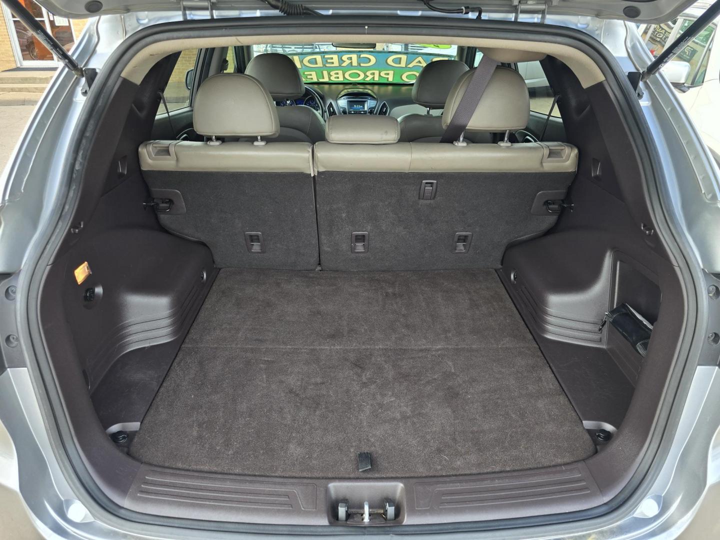 2015 GRAY Hyundai Tucson GLS (KM8JU3AG9FU) with an 2.4L L4 DOHC 16V engine, 6-Speed Automatic transmission, located at 2660 S.Garland Avenue, Garland, TX, 75041, (469) 298-3118, 32.885387, -96.656776 - Photo#17