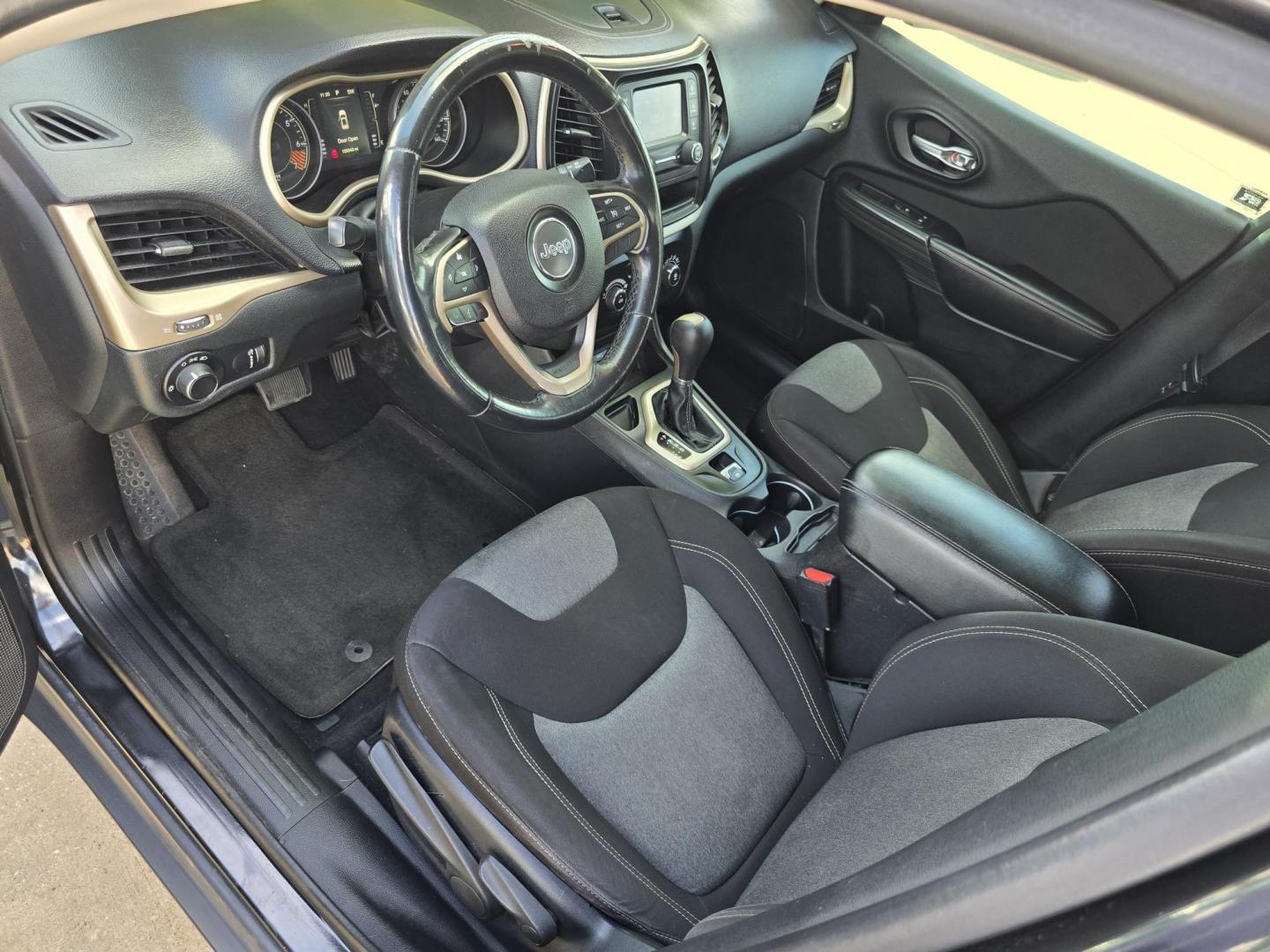 2015 BLUE Jeep Cherokee Sport (1C4PJLABXFW) with an 2.4L L4 DOHC 16V engine, 9-Speed Automatic transmission, located at 2660 S.Garland Avenue, Garland, TX, 75041, (469) 298-3118, 32.885387, -96.656776 - Photo#10