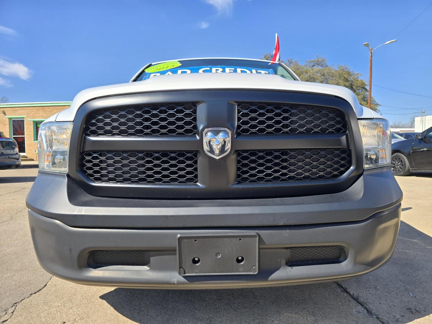 2015 WHITE RAM 1500 Tradesman Quad Cab (1C6RR6FT4FS) with an 5.7L V8 OHV 16V engine, 6-Speed Automatic transmission, located at 2660 S.Garland Avenue, Garland, TX, 75041, (469) 298-3118, 32.885387, -96.656776 - Photo#11