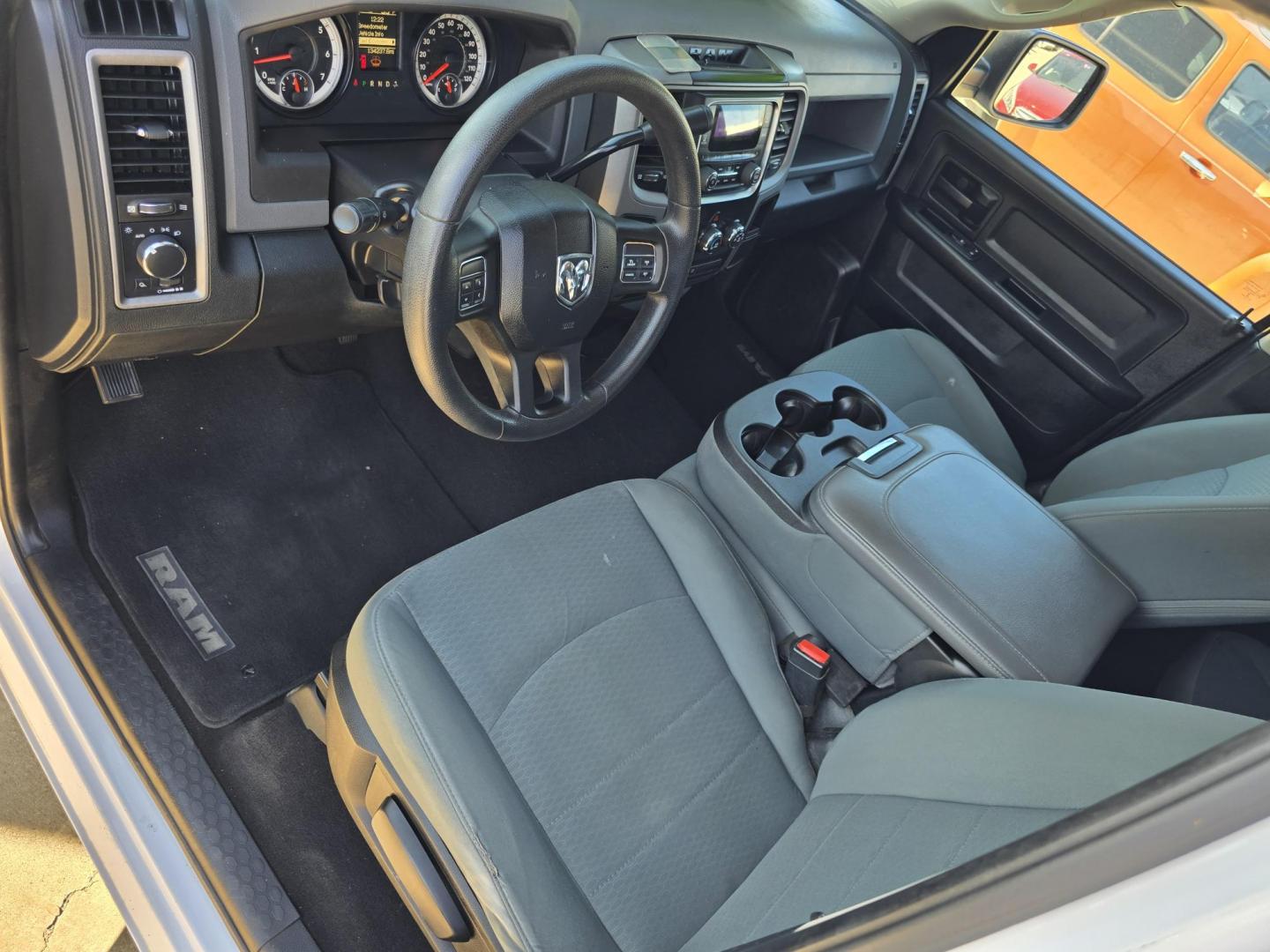 2015 WHITE RAM 1500 Tradesman Quad Cab (1C6RR6FT4FS) with an 5.7L V8 OHV 16V engine, 6-Speed Automatic transmission, located at 2660 S.Garland Avenue, Garland, TX, 75041, (469) 298-3118, 32.885387, -96.656776 - Photo#13