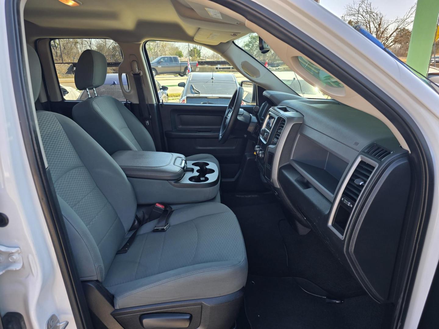 2015 WHITE RAM 1500 Tradesman Quad Cab (1C6RR6FT4FS) with an 5.7L V8 OHV 16V engine, 6-Speed Automatic transmission, located at 2660 S.Garland Avenue, Garland, TX, 75041, (469) 298-3118, 32.885387, -96.656776 - Photo#18