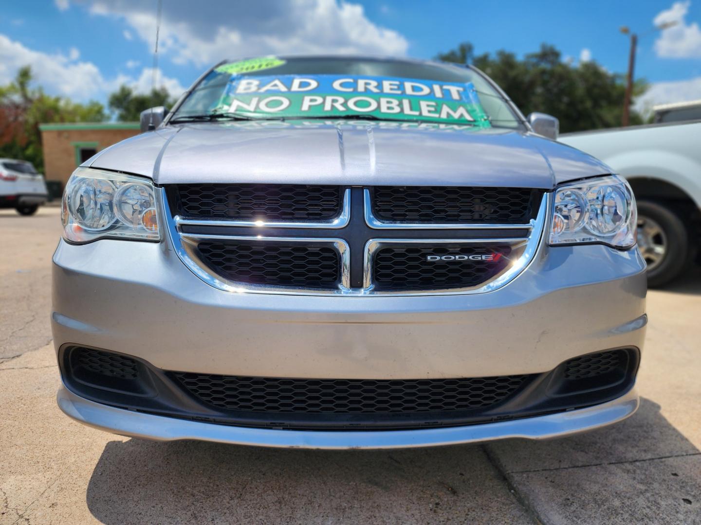 2016 SILVER Dodge Grand Caravan SXT (2C4RDGCG7GR) with an 3.6L V6 DOHC 24V engine, 6A transmission, located at 2660 S.Garland Avenue, Garland, TX, 75041, (469) 298-3118, 32.885387, -96.656776 - Photo#9