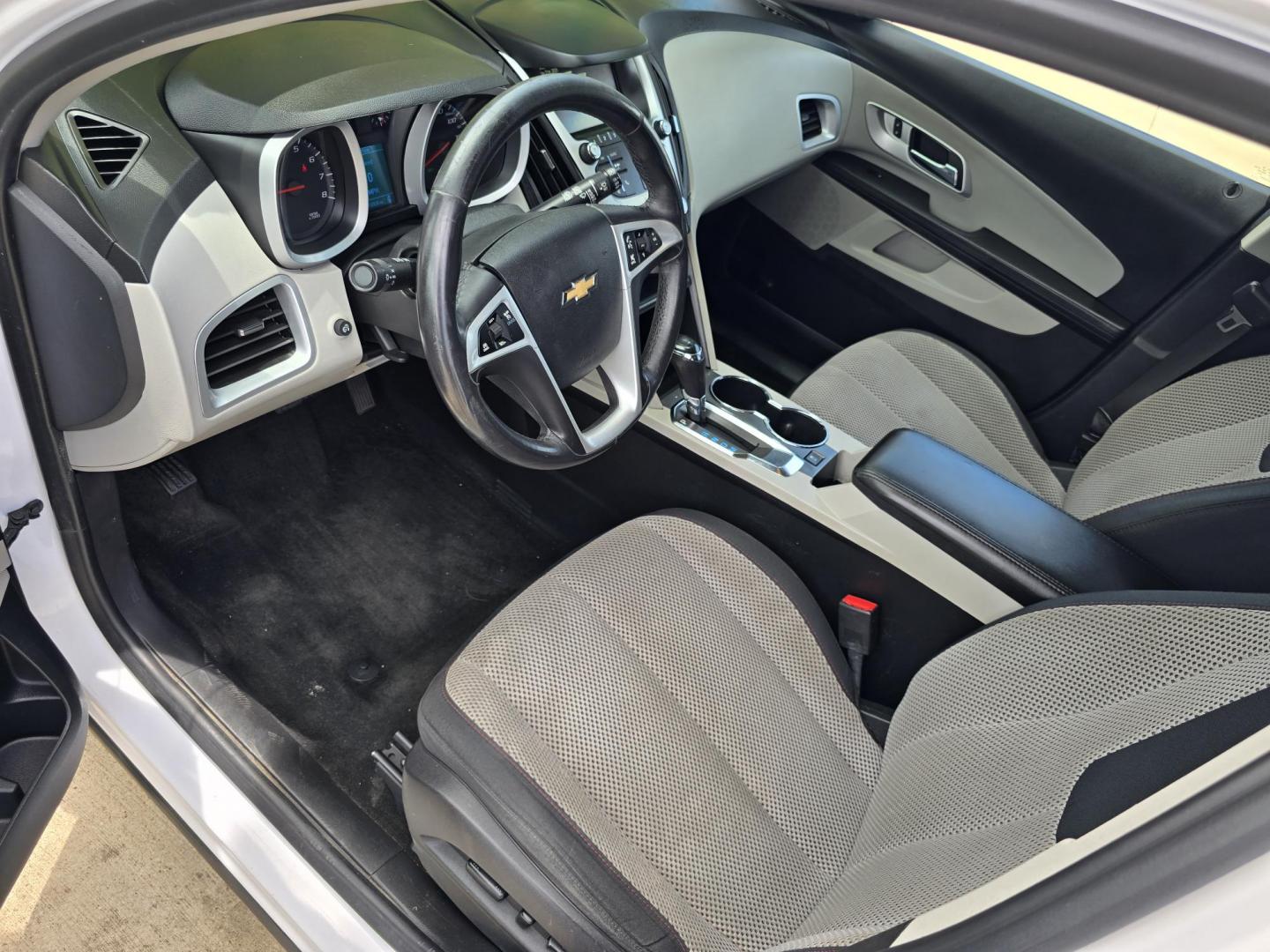 2016 WHITE Chevrolet Equinox LT (2GNALCEK6G6) with an 2.4L L4 DOHC 16V FFV engine, 6A transmission, located at 2660 S.Garland Avenue, Garland, TX, 75041, (469) 298-3118, 32.885387, -96.656776 - Photo#10