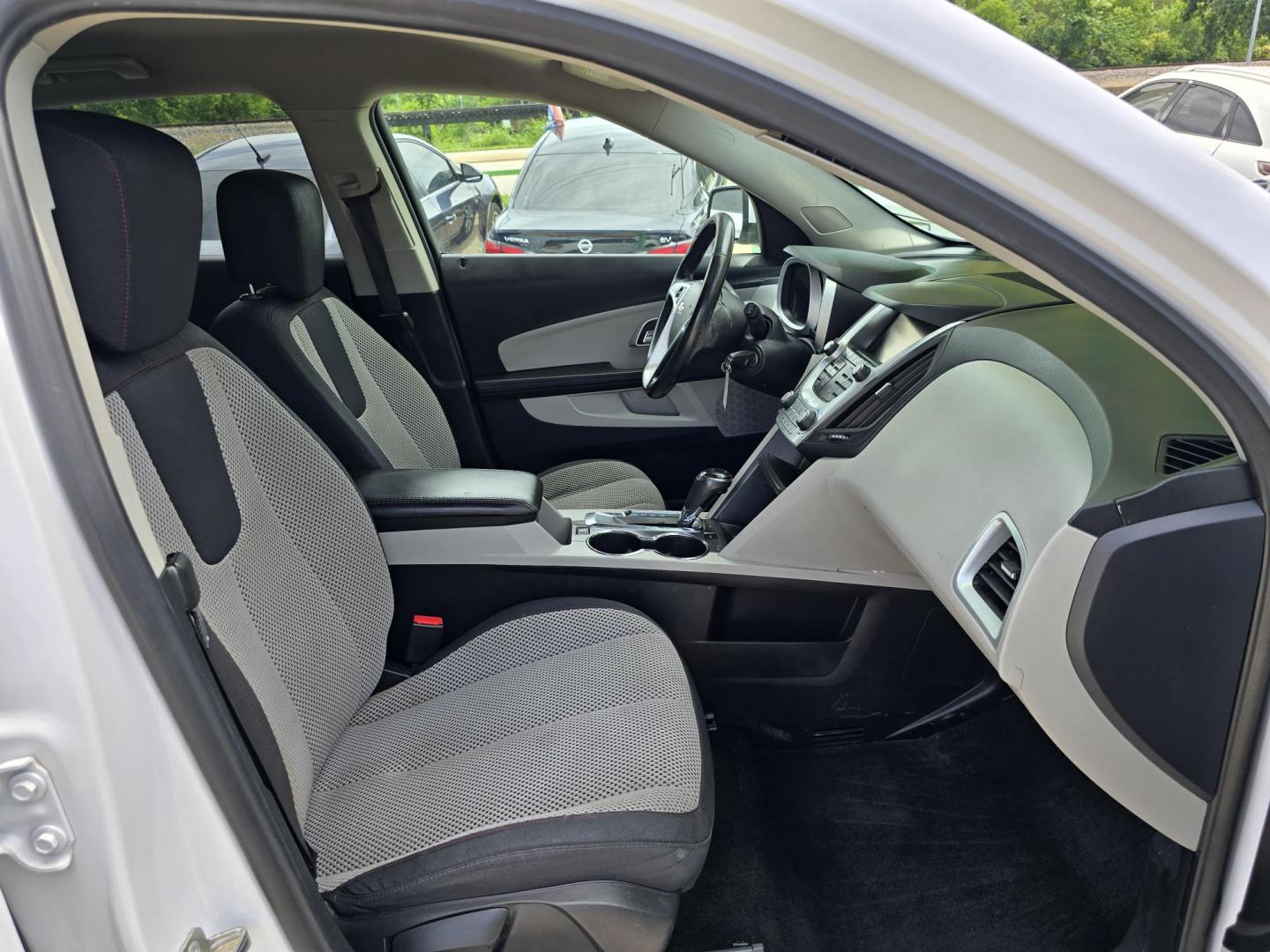 2016 WHITE Chevrolet Equinox LT (2GNALCEK6G6) with an 2.4L L4 DOHC 16V FFV engine, 6A transmission, located at 2660 S.Garland Avenue, Garland, TX, 75041, (469) 298-3118, 32.885387, -96.656776 - Photo#18
