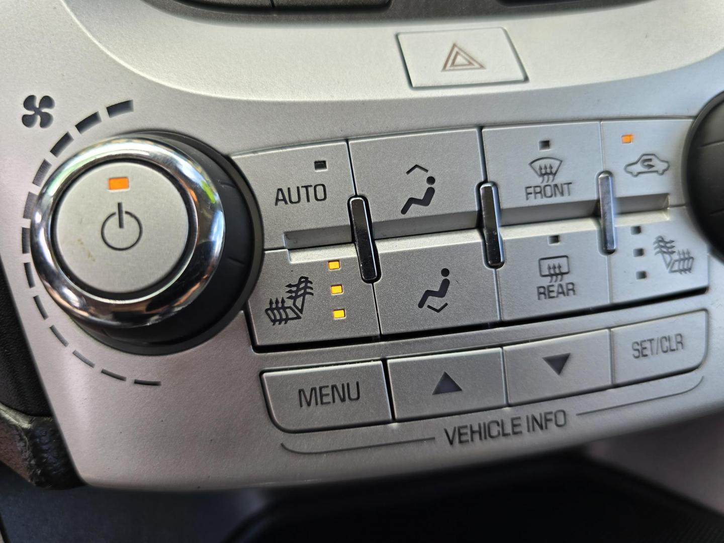 2016 WHITE Chevrolet Equinox LT (2GNALCEK6G6) with an 2.4L L4 DOHC 16V FFV engine, 6A transmission, located at 2660 S.Garland Avenue, Garland, TX, 75041, (469) 298-3118, 32.885387, -96.656776 - Photo#15