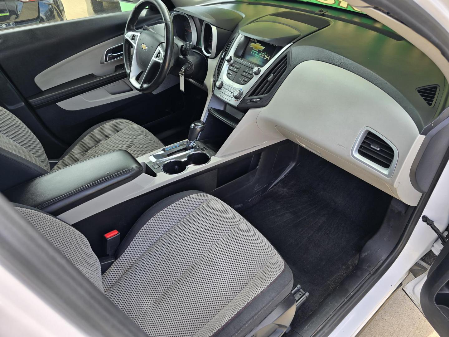 2016 WHITE Chevrolet Equinox LT (2GNALCEK6G6) with an 2.4L L4 DOHC 16V FFV engine, 6A transmission, located at 2660 S.Garland Avenue, Garland, TX, 75041, (469) 298-3118, 32.885387, -96.656776 - Photo#19