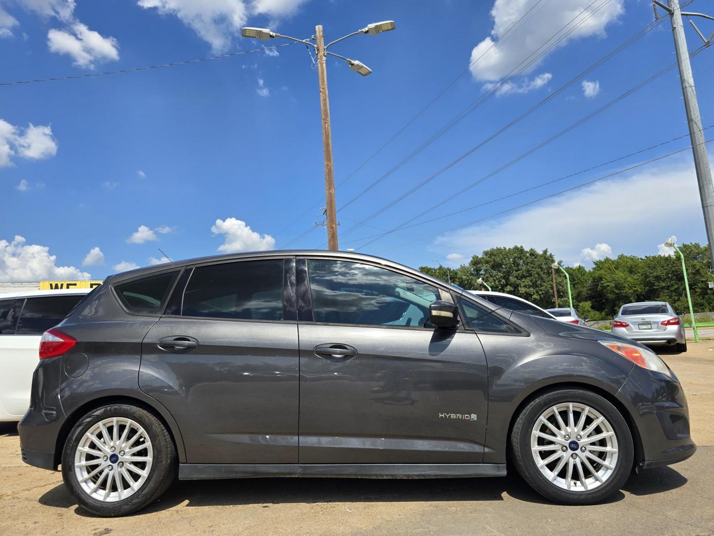 2016 GRAY /BLACK Ford C-Max Hybrid SE (1FADP5AU1GL) with an 2.0L L4 DOHC 16V HYBRID engine, CVT transmission, located at 2660 S.Garland Avenue, Garland, TX, 75041, (469) 298-3118, 32.885387, -96.656776 - Photo#2