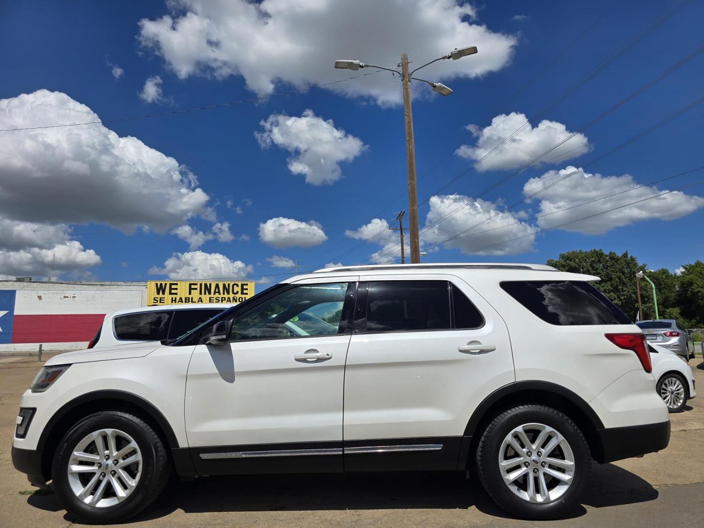 2016 WHITE Ford Explorer XLT (1FM5K7DH1GG) with an 2.3L L4 DOHC 16V engine, 6-Speed Automatic transmission, located at 2660 S.Garland Avenue, Garland, TX, 75041, (469) 298-3118, 32.885387, -96.656776 - Photo#6