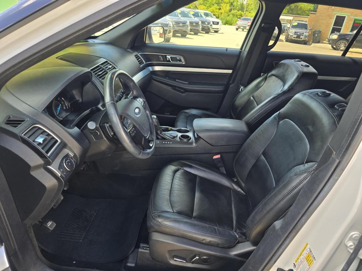 2016 WHITE Ford Explorer XLT (1FM5K7DH1GG) with an 2.3L L4 DOHC 16V engine, 6-Speed Automatic transmission, located at 2660 S.Garland Avenue, Garland, TX, 75041, (469) 298-3118, 32.885387, -96.656776 - Photo#11