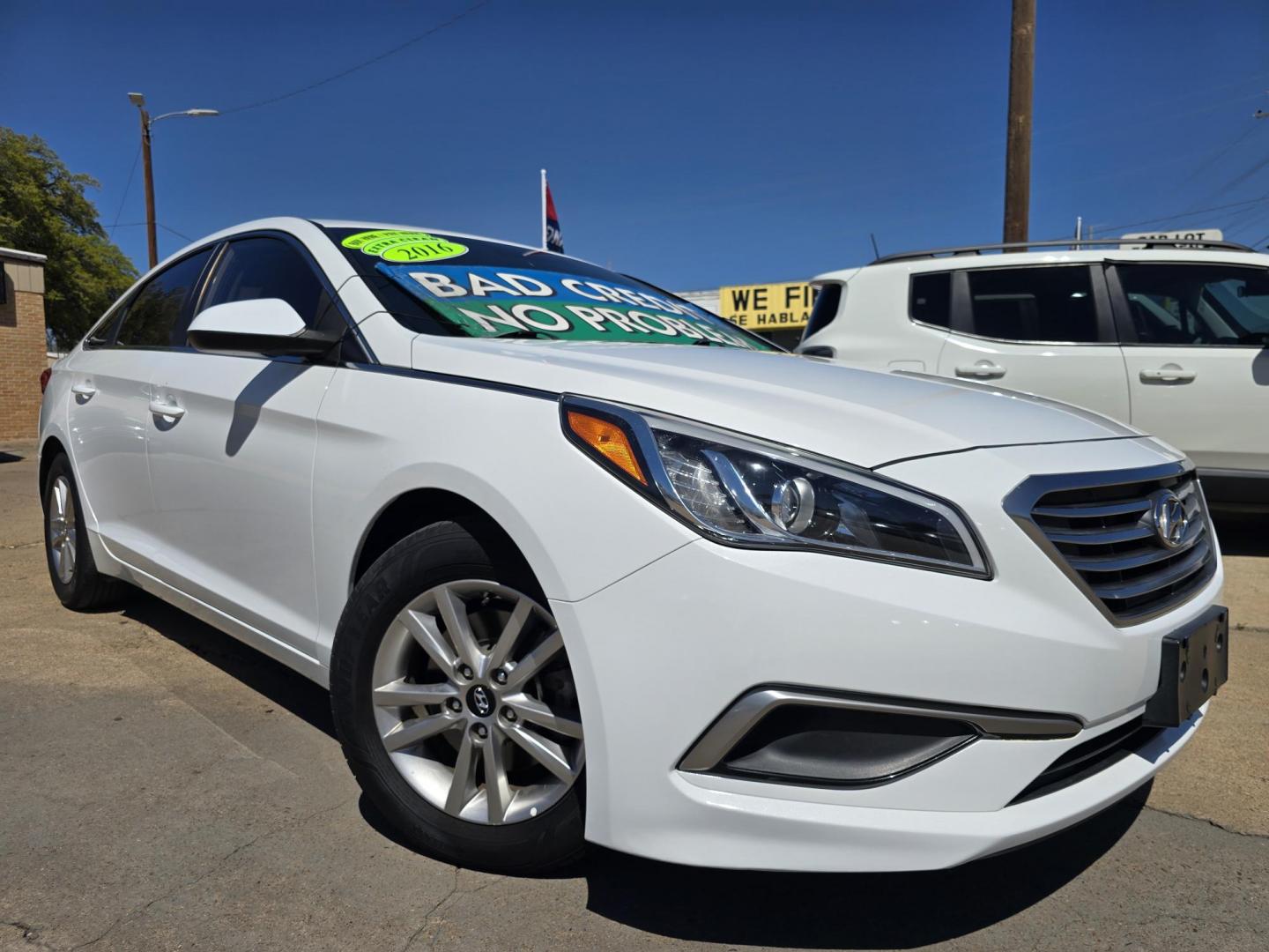 2016 DIAMOND WHITE Hyundai Sonata SE (5NPE24AF3GH) with an 2.4L L4 DOHC 16V engine, 7A transmission, located at 2660 S.Garland Avenue, Garland, TX, 75041, (469) 298-3118, 32.885387, -96.656776 - Photo#0