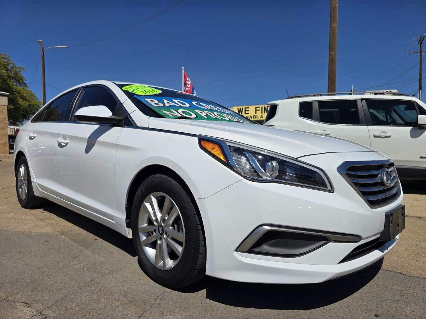 2016 DIAMOND WHITE Hyundai Sonata SE (5NPE24AF3GH) with an 2.4L L4 DOHC 16V engine, 7A transmission, located at 2660 S.Garland Avenue, Garland, TX, 75041, (469) 298-3118, 32.885387, -96.656776 - Photo#1