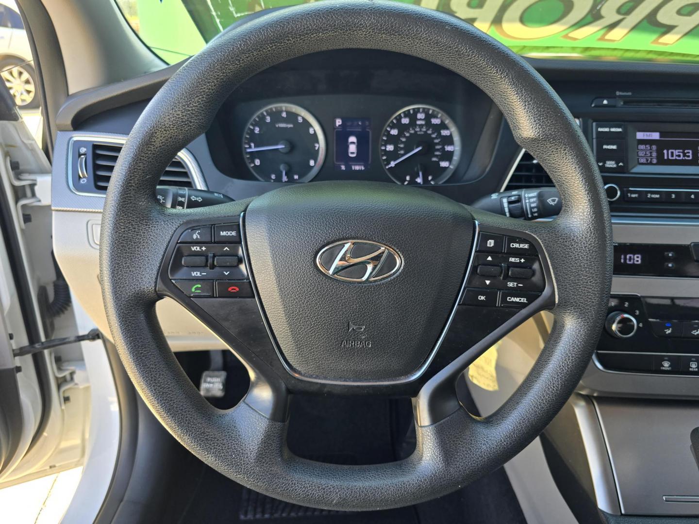 2016 DIAMOND WHITE Hyundai Sonata SE (5NPE24AF3GH) with an 2.4L L4 DOHC 16V engine, 7A transmission, located at 2660 S.Garland Avenue, Garland, TX, 75041, (469) 298-3118, 32.885387, -96.656776 - Photo#15