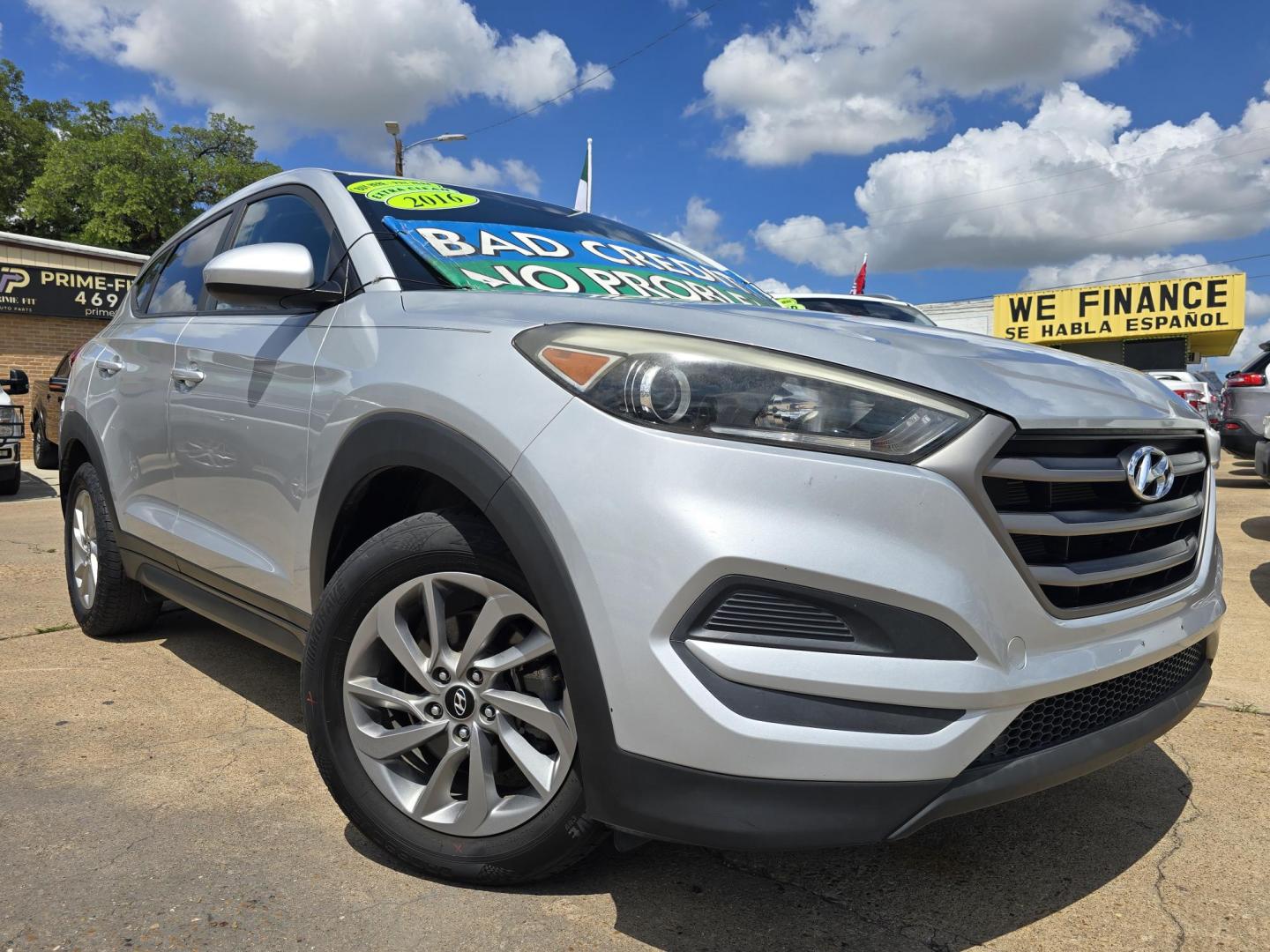 2016 Hyundai Tucson SE (KM8J23A45GU) with an 2.0L L4 DOHC 16V engine, 6A transmission, located at 2660 S.Garland Avenue, Garland, TX, 75041, (469) 298-3118, 32.885387, -96.656776 - Photo#0