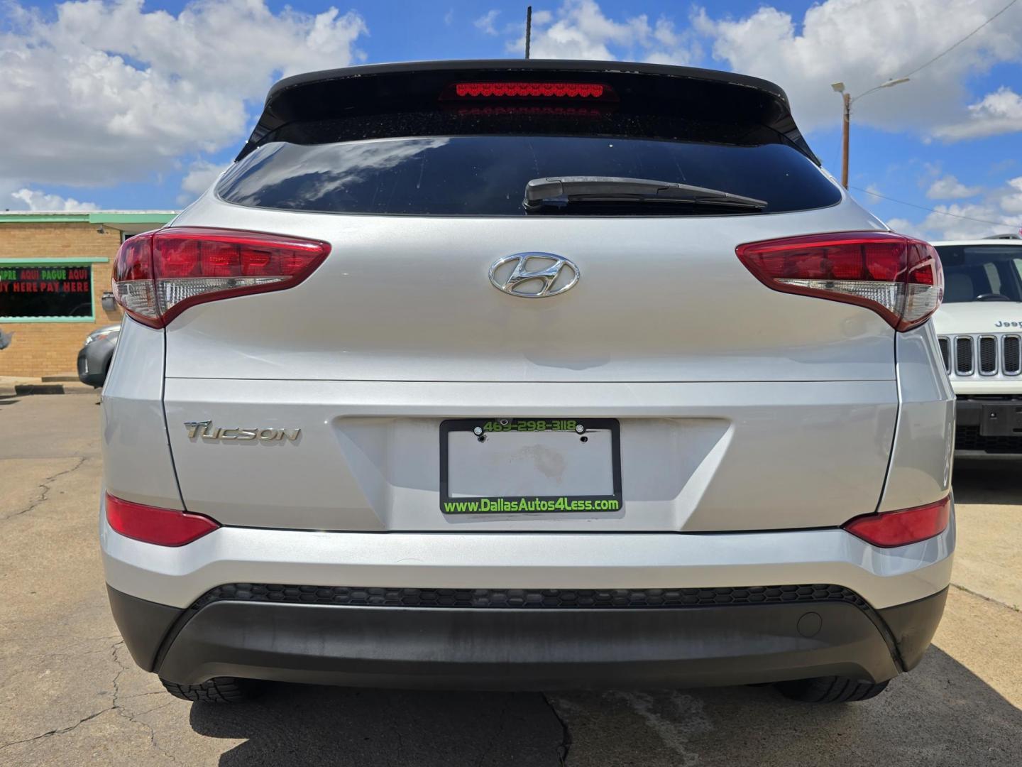 2016 Hyundai Tucson SE (KM8J23A45GU) with an 2.0L L4 DOHC 16V engine, 6A transmission, located at 2660 S.Garland Avenue, Garland, TX, 75041, (469) 298-3118, 32.885387, -96.656776 - Photo#4