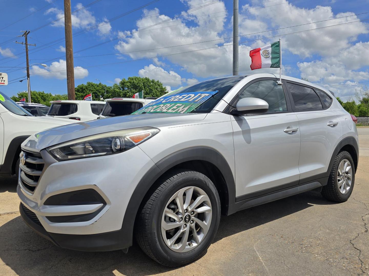 2016 Hyundai Tucson SE (KM8J23A45GU) with an 2.0L L4 DOHC 16V engine, 6A transmission, located at 2660 S.Garland Avenue, Garland, TX, 75041, (469) 298-3118, 32.885387, -96.656776 - Photo#7