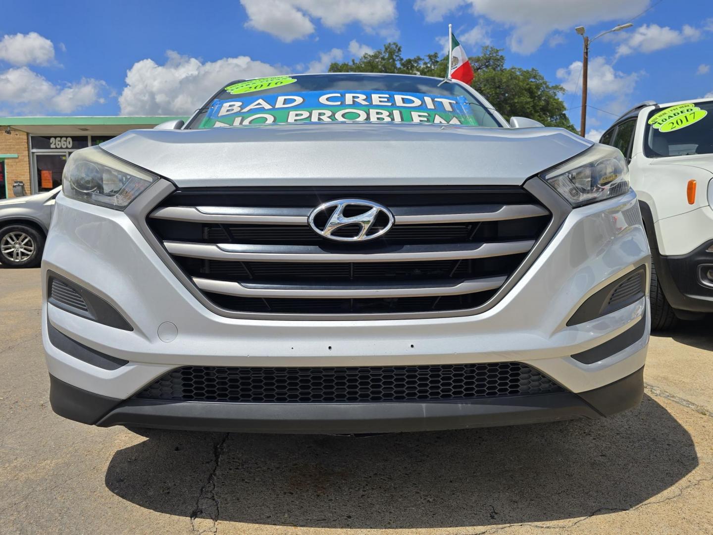 2016 Hyundai Tucson SE (KM8J23A45GU) with an 2.0L L4 DOHC 16V engine, 6A transmission, located at 2660 S.Garland Avenue, Garland, TX, 75041, (469) 298-3118, 32.885387, -96.656776 - Photo#9