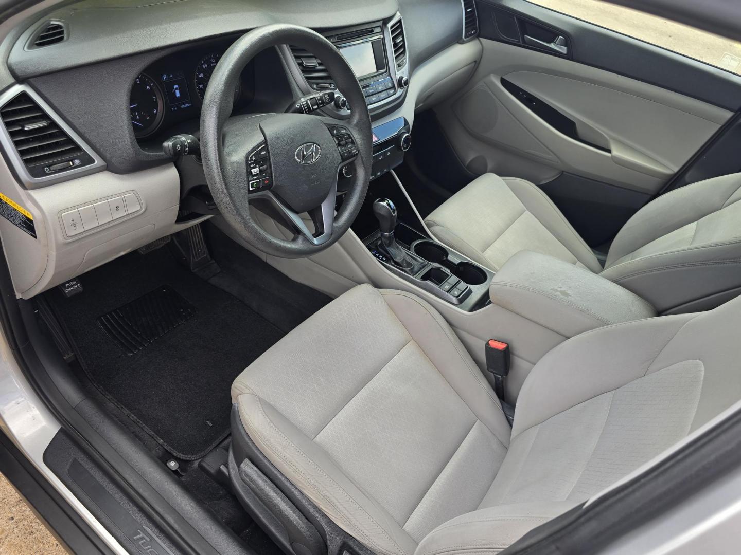 2016 Hyundai Tucson SE (KM8J23A45GU) with an 2.0L L4 DOHC 16V engine, 6A transmission, located at 2660 S.Garland Avenue, Garland, TX, 75041, (469) 298-3118, 32.885387, -96.656776 - Photo#10