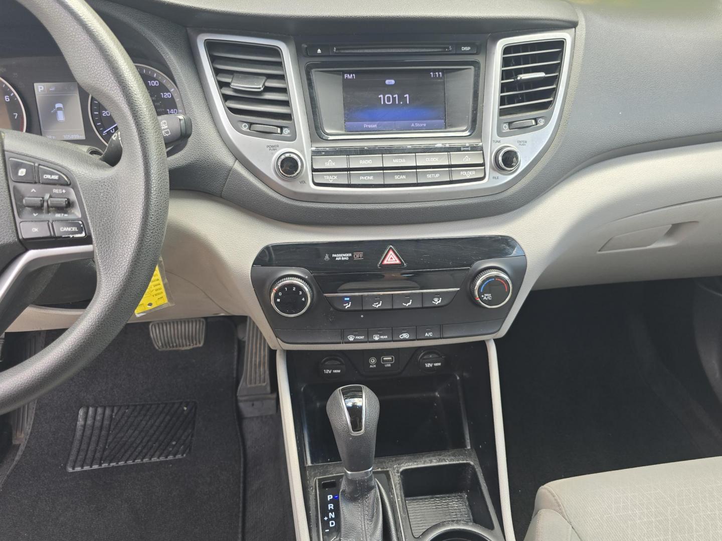 2016 Hyundai Tucson SE (KM8J23A45GU) with an 2.0L L4 DOHC 16V engine, 6A transmission, located at 2660 S.Garland Avenue, Garland, TX, 75041, (469) 298-3118, 32.885387, -96.656776 - Photo#13