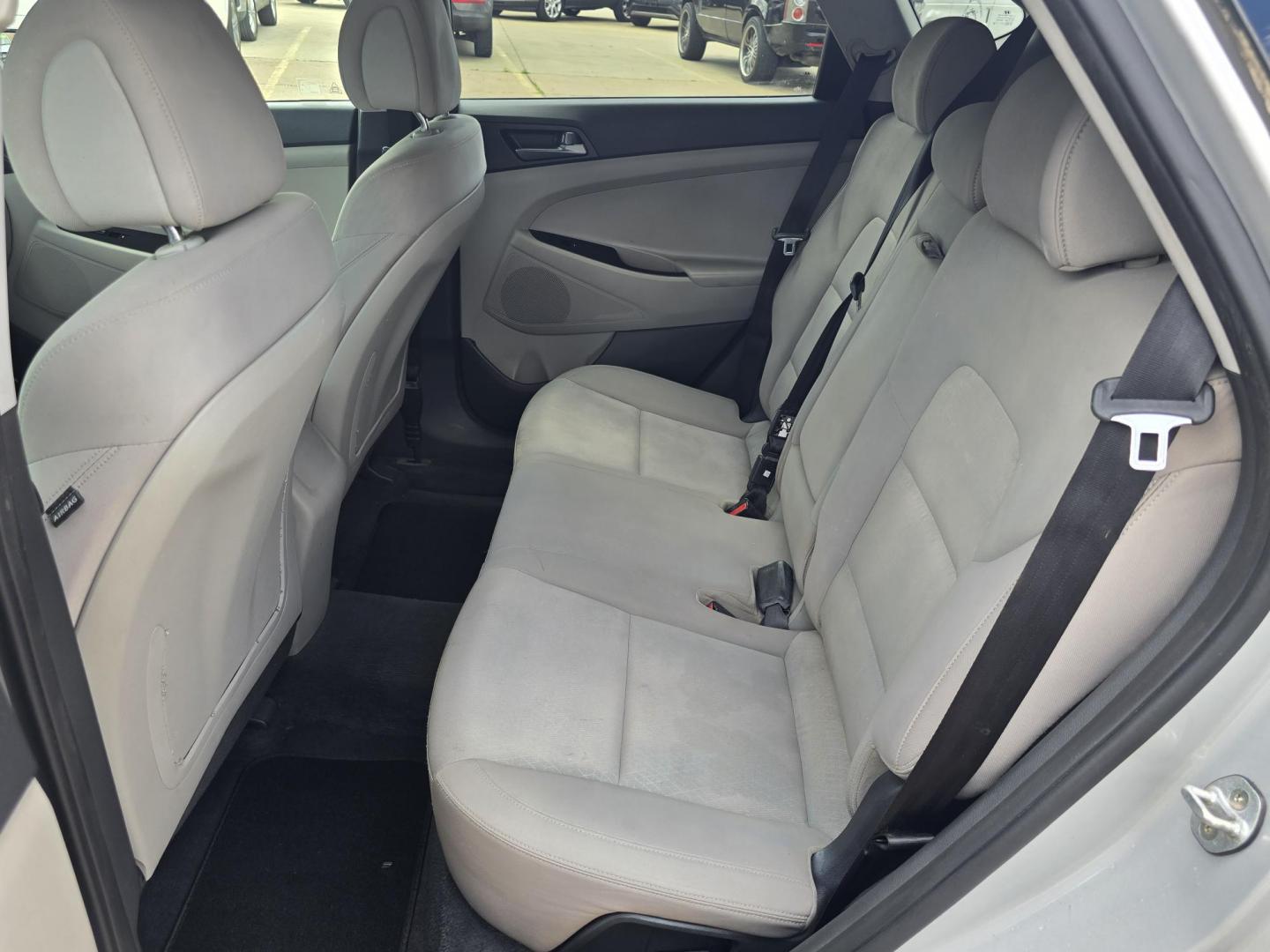 2016 Hyundai Tucson SE (KM8J23A45GU) with an 2.0L L4 DOHC 16V engine, 6A transmission, located at 2660 S.Garland Avenue, Garland, TX, 75041, (469) 298-3118, 32.885387, -96.656776 - Photo#15